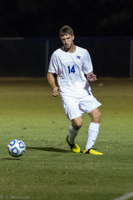 ISO 12800, 1/640 sec at f / 2.8, 200 mm